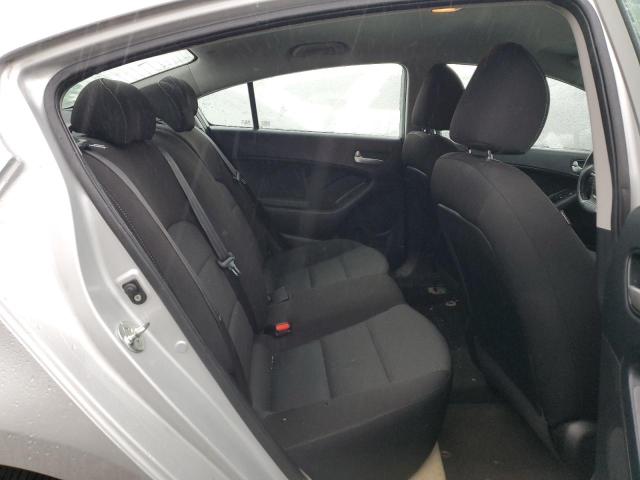 3KPFK4A7XJE264147 KIA FORTE LX