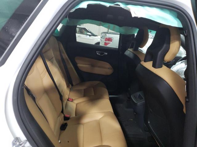 2018 VOLVO XC60 T6 MO YV4A22RK0J1076079