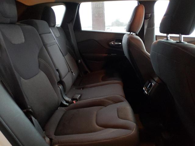 1C4PJLCB2EW318961 Jeep Cherokee Latitude