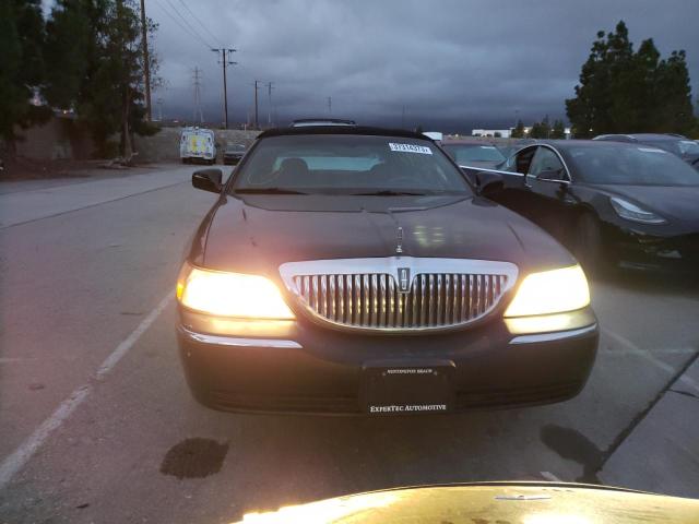 1LNHM82W45Y654124 Lincoln Town Car Signature Limited