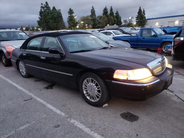 1LNHM82W45Y654124 Lincoln Town Car Signature Limited