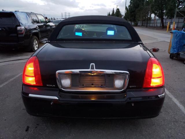 1LNHM82W45Y654124 Lincoln Town Car Signature Limited