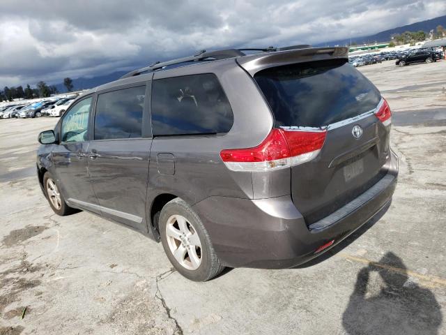 5TDKK3DC0DS404489 2013 TOYOTA SIENNA, photo no. 2