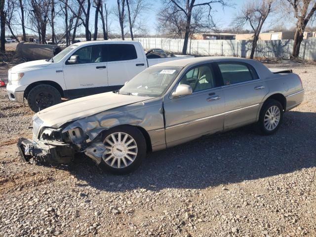 2004 Lincoln Town Car Executive