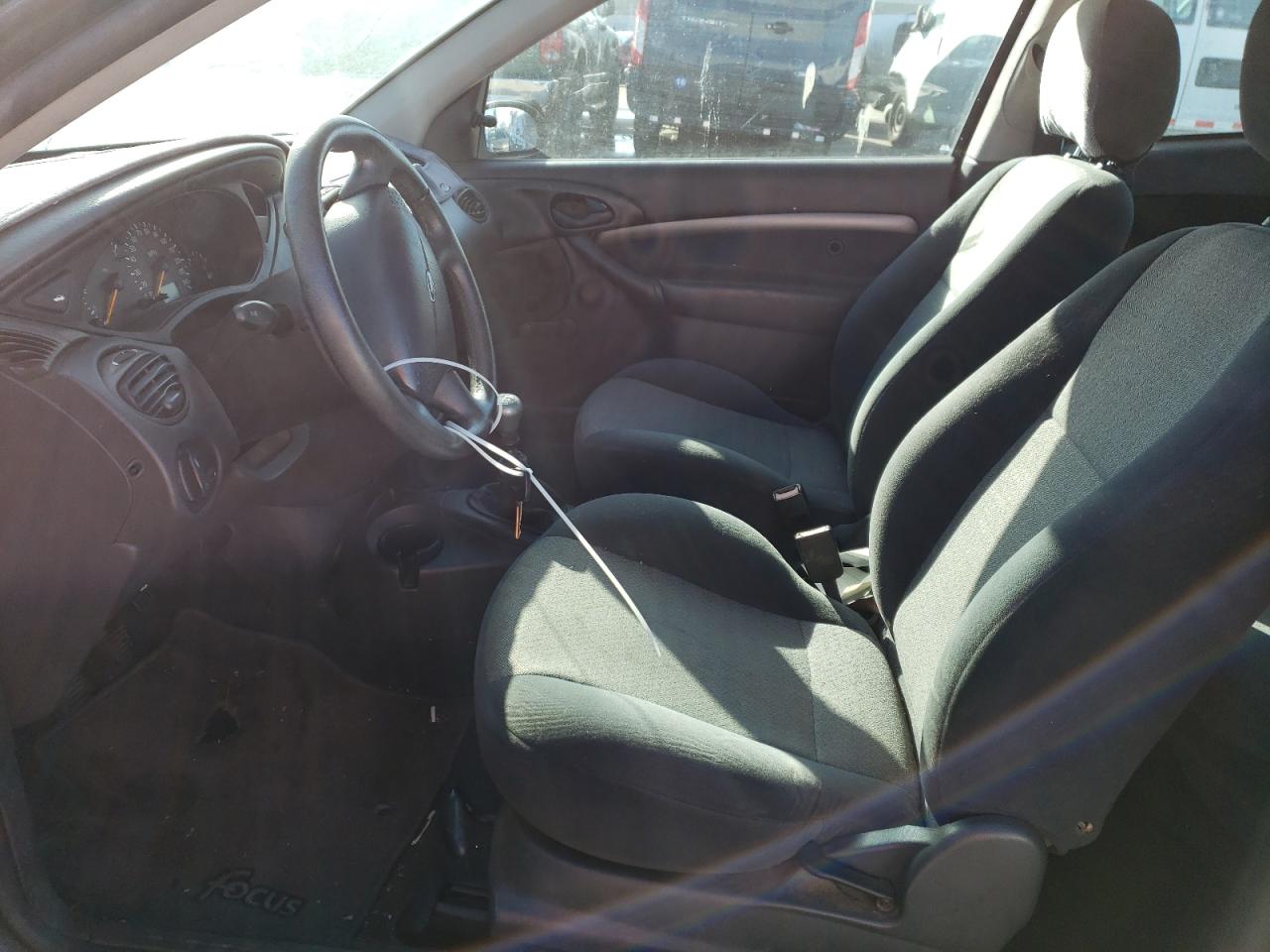2000 FORD FOCUS ZX3 - 3FAFP3135YR247323