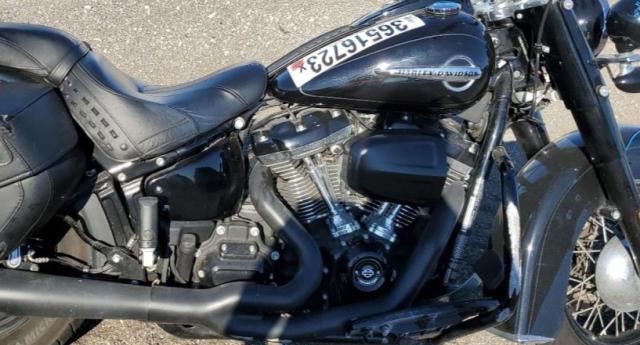 2018 HARLEY-DAVIDSON FLHC HERIT 1HD1YAJ1XJC072011