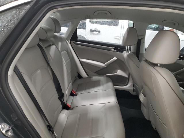 2017 VOLKSWAGEN PASSAT R-L 1VWDT7A39HC071733