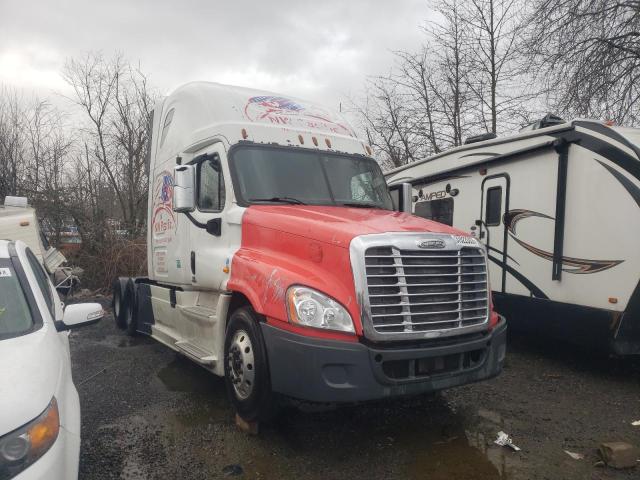 Salvage trucks for sale at Woodburn, OR auction: 2012 Freightliner Cascadia 125