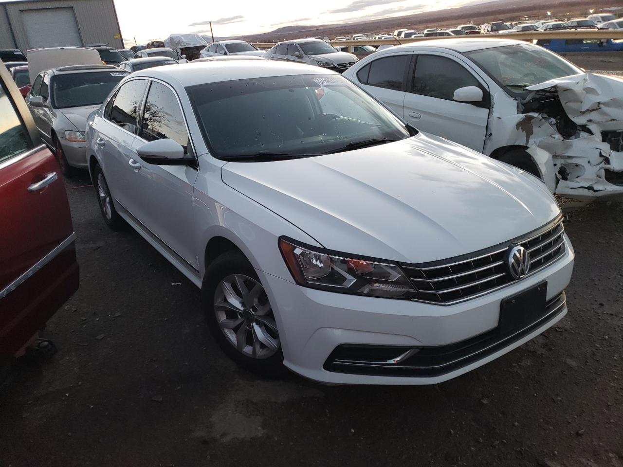 2016 VOLKSWAGEN PASSAT 