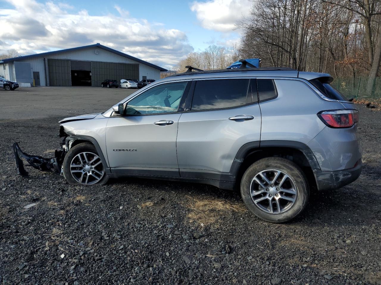 3C4NJCBB5JT102255 2018 Jeep Compass Latitude