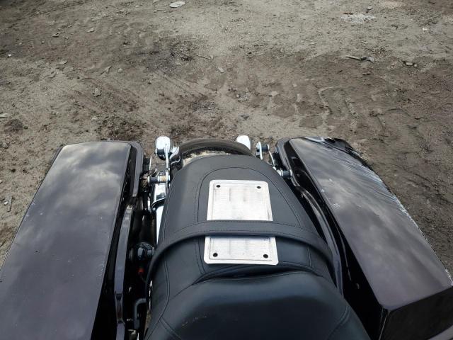 2011 HARLEY-DAVIDSON FLHX - 1HD1KBM16BB664516