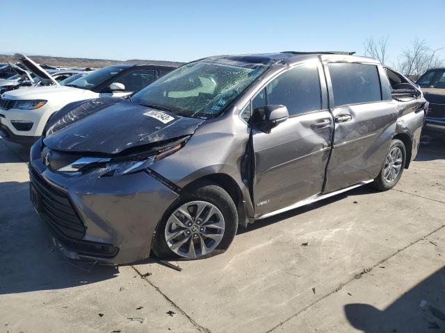 2021 Toyota Sienna LE