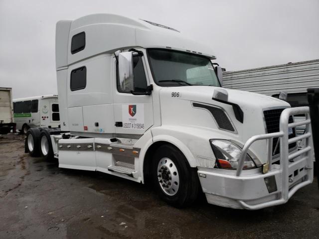 Salvage trucks for sale at Woodhaven, MI auction: 2012 Volvo VN VNL