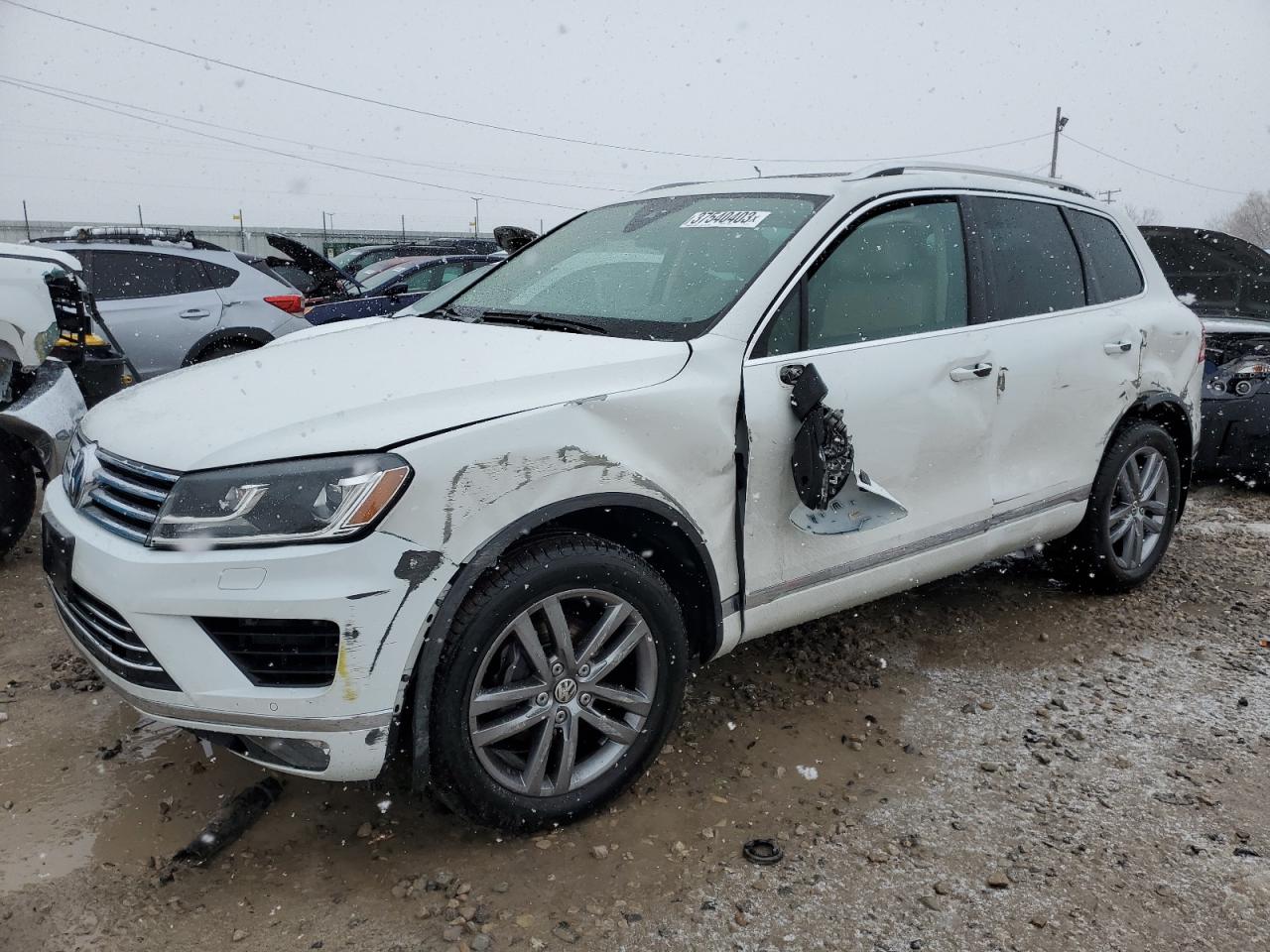 VIN WVGEF9BP4GD011794 2016 VOLKSWAGEN TOUAREG no.1