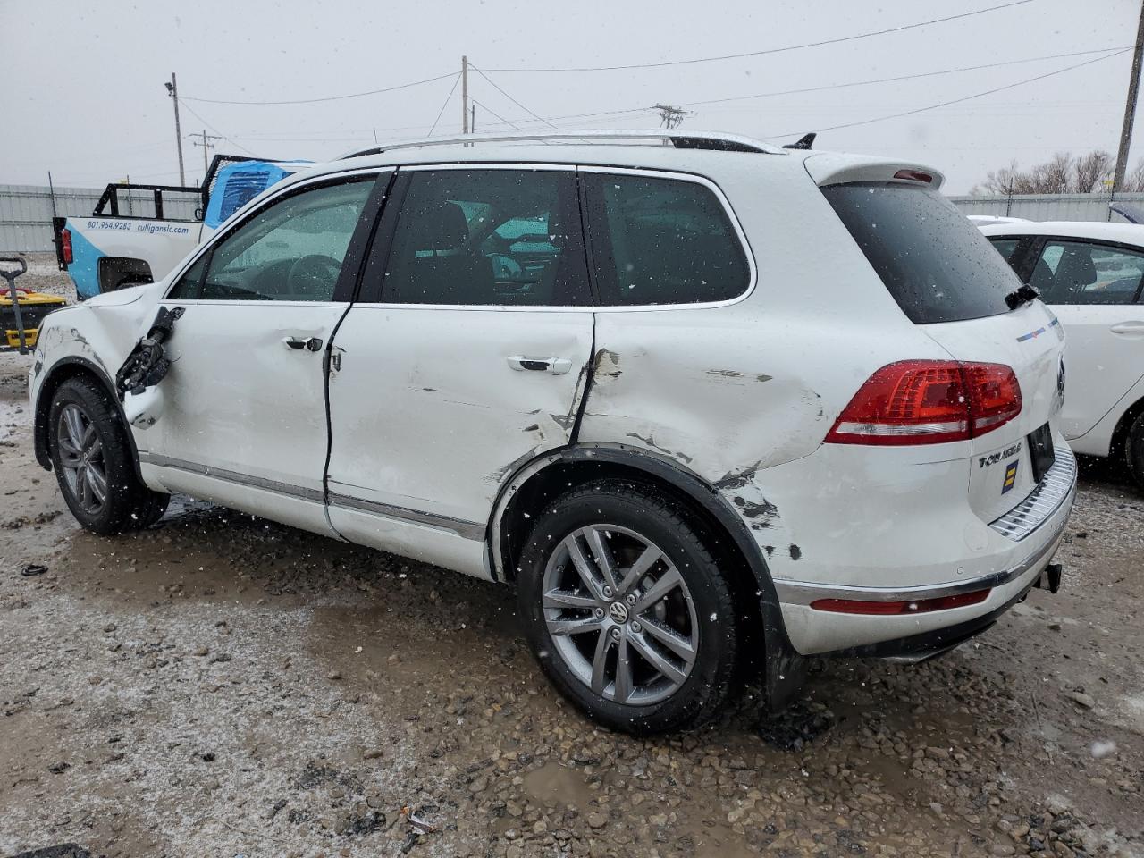 VIN WVGEF9BP4GD011794 2016 VOLKSWAGEN TOUAREG no.2