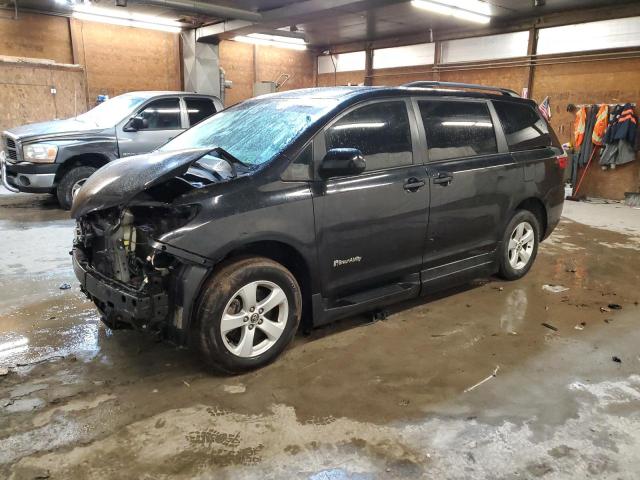 2018 Toyota Sienna LE