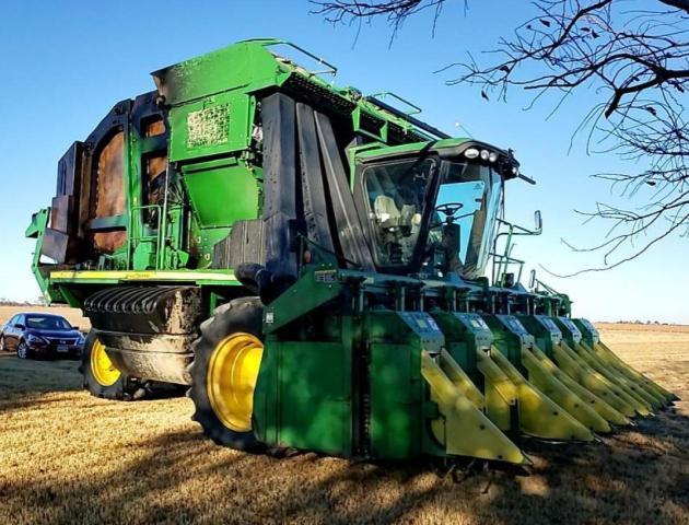 Salvage trucks for sale at Sikeston, MO auction: 2011 John Deere 7760