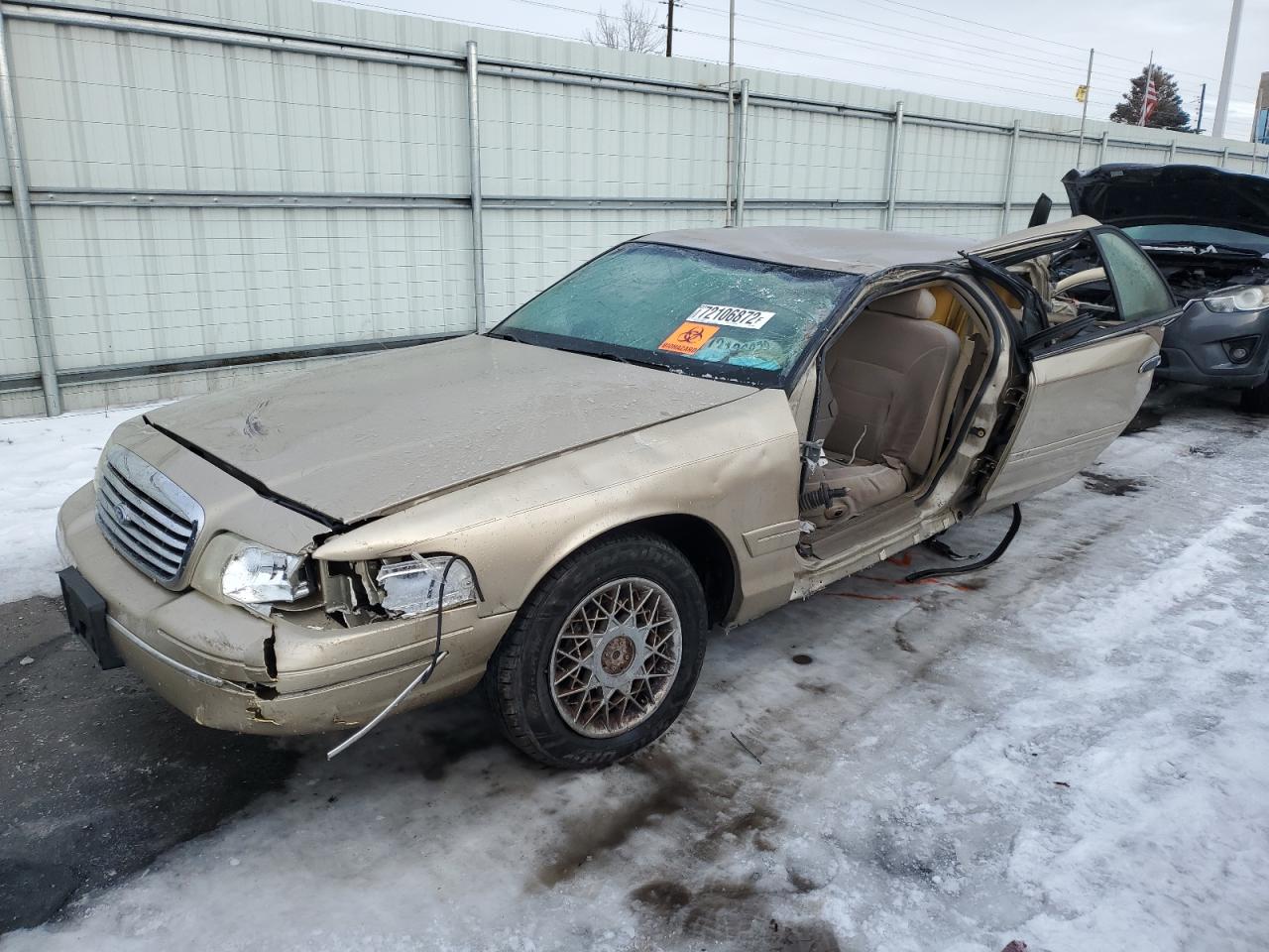 2FAFP74W4XX135593 1999 Ford Crown Victoria Lx