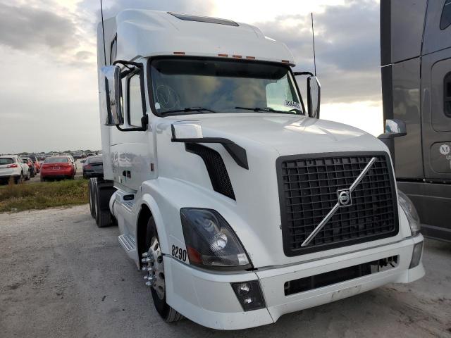 Salvage trucks for sale at Miami, FL auction: 2015 Volvo VN VNL
