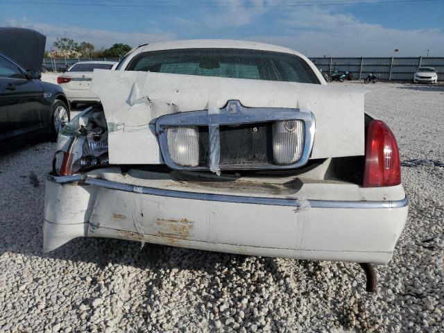 1LNHM82W41Y666865 Lincoln TOWNCAR