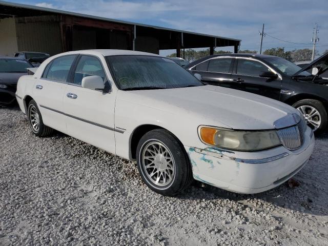 1LNHM82W41Y666865 Lincoln TOWNCAR
