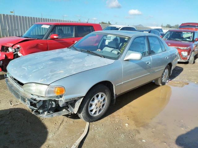 Salvage cars for sale from Copart San Martin, CA: 1995 Toyota Camry LE