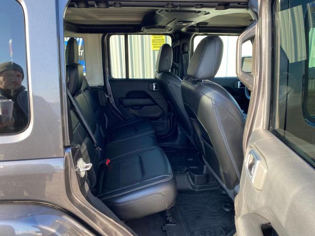 1C4HJXEN0JW332662 Jeep Wrangler Unlimited Sahara