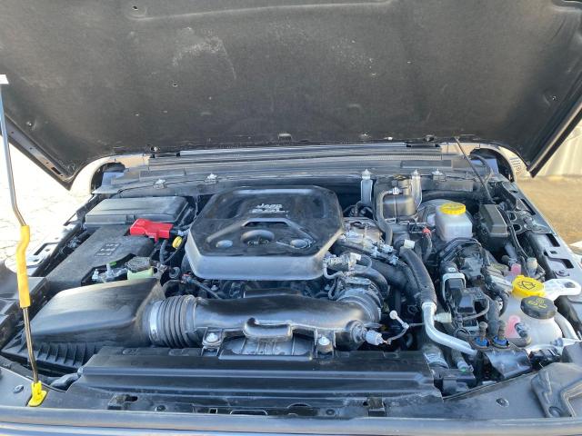 1C4HJXEN0JW332662 Jeep Wrangler Unlimited Sahara
