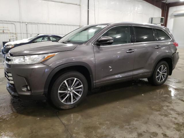 2017 Toyota Highlander SE