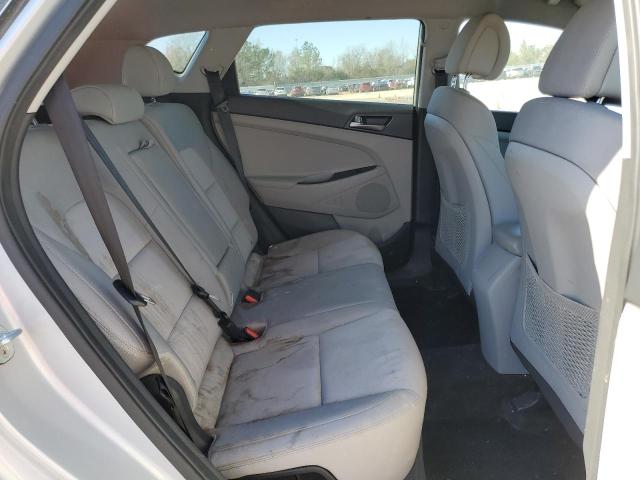 KM8J23A46HU596748 Hyundai TUCSON SE