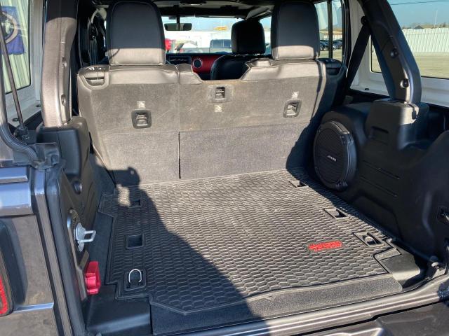1C4HJXEN0JW332662 Jeep Wrangler Unlimited Sahara