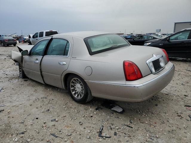 1LNHM82W41Y735635 Lincoln Town Car Signature