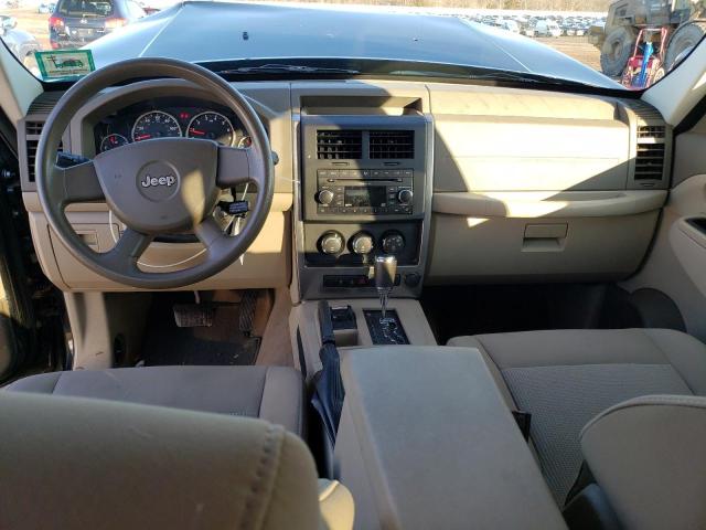 1J8GN28K78W133325 Jeep Liberty