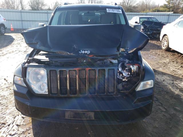 1J8GN28K78W133325 Jeep Liberty