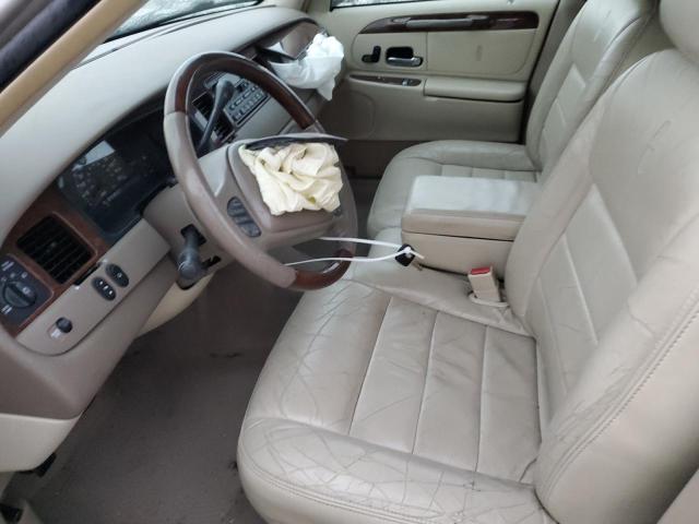 1LNHM82W41Y735635 Lincoln Town Car Signature