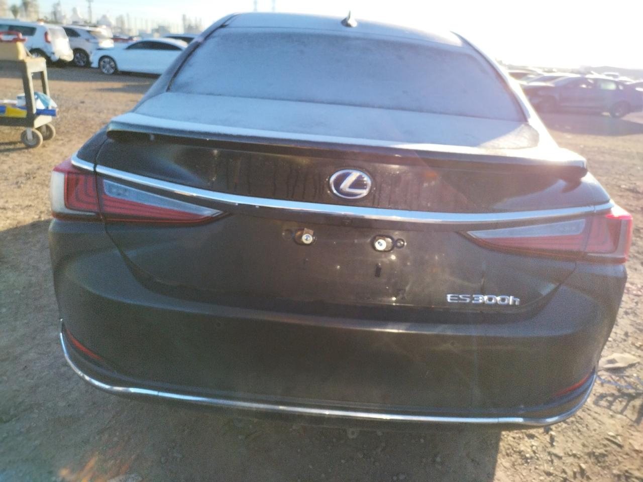 58AD21B12LU009551 Lexus ES300 ES 300H 6