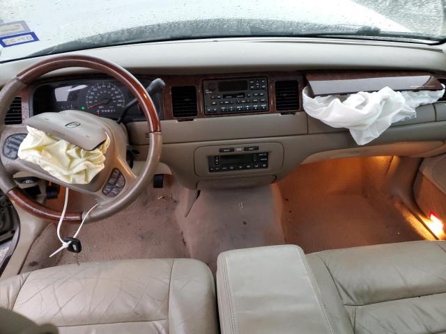 1LNHM82W41Y735635 Lincoln Town Car Signature