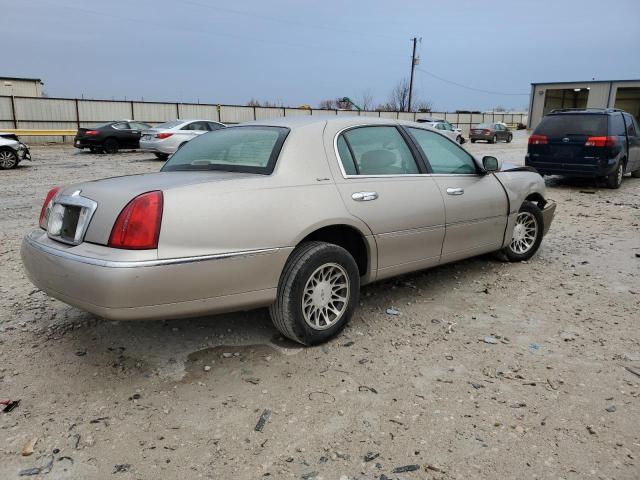 1LNHM82W41Y735635 Lincoln Town Car Signature