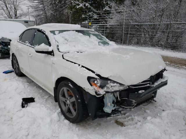 2015 VOLKSWAGEN PASSAT S - 1VWAT7A33FC003346