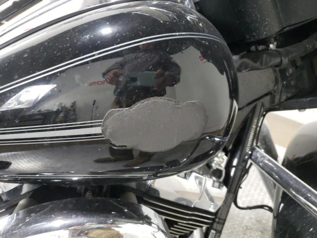 2011 HARLEY-DAVIDSON FLHTCU 1HD1FC415BB610411