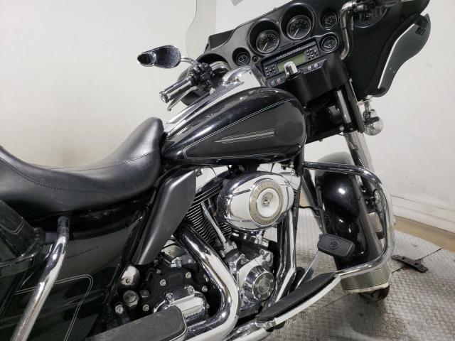 2011 HARLEY-DAVIDSON FLHTCU 1HD1FC415BB610411