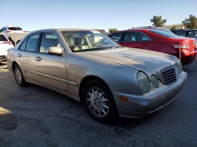 WDBJF65J1YB012180 Mercedes-Benz E 320