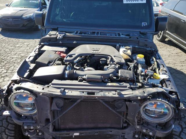 1C4HJXEG7JW121640 Jeep Wrangler Unlimited Sahara