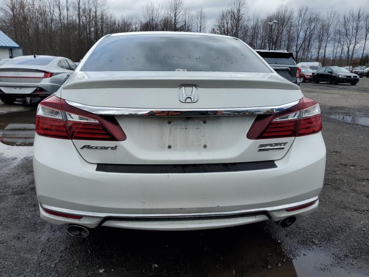 1HGCR2F1XHA006832 HONDA ACCORD 2017