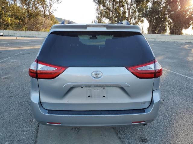 5TDKZ3DCXKS970488 Toyota SIENNA LE