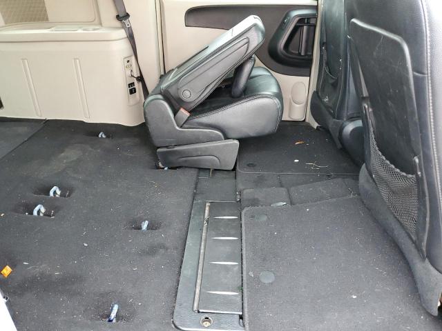 2015 CHRYSLER TOWN & COU 2C4RC1BG2FR577111