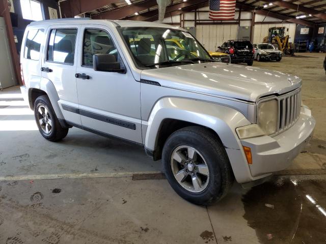 1J8GN28K08W146966 Jeep Liberty