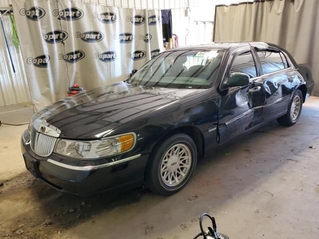 1999 Lincoln Town Car Signature