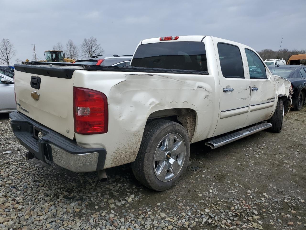 2011 Chevrolet Silverado C1500 Lt VIN: 3GCPCSE03BG321197 Lot: 38751103