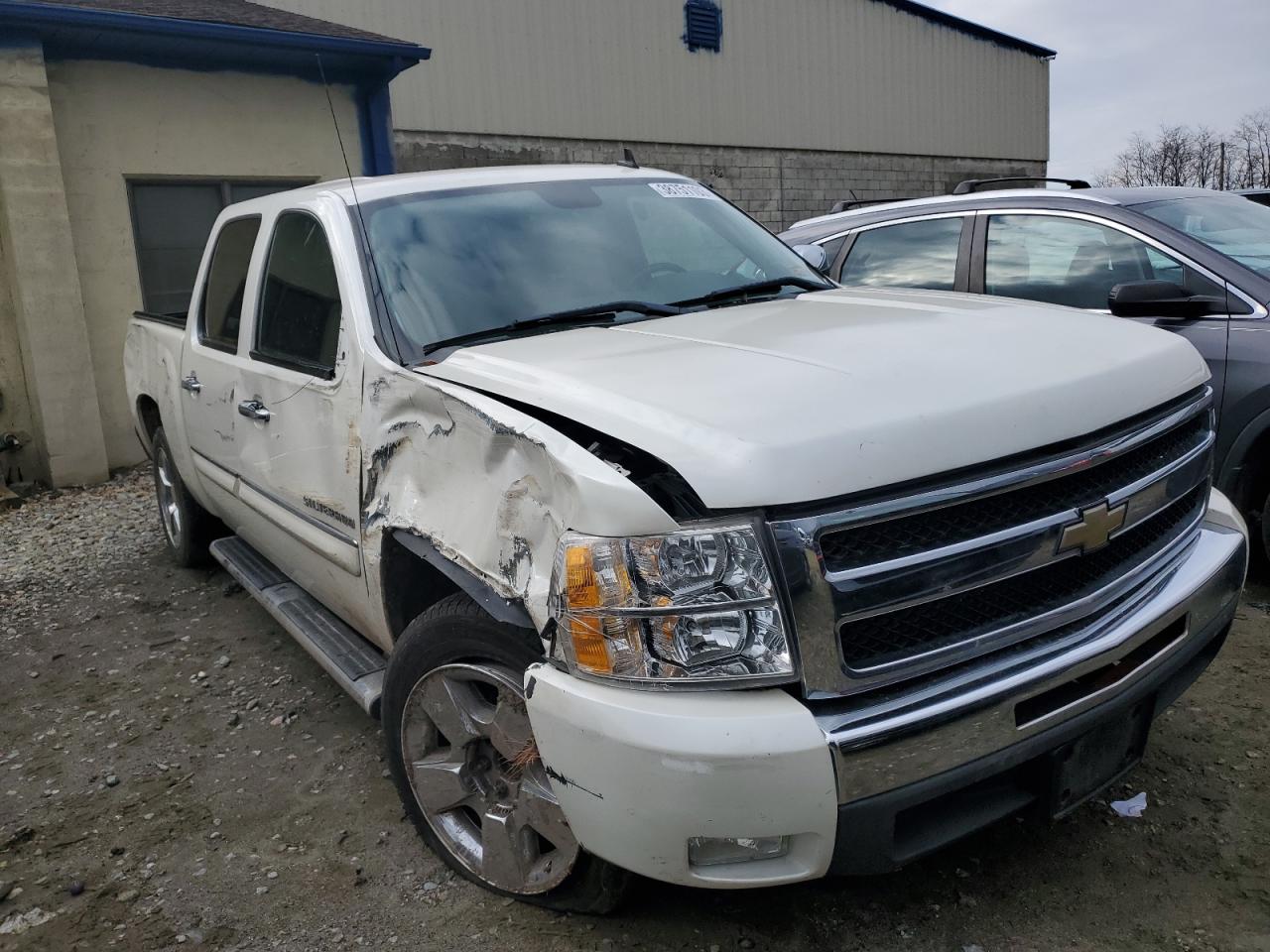 2011 Chevrolet Silverado C1500 Lt VIN: 3GCPCSE03BG321197 Lot: 38751103